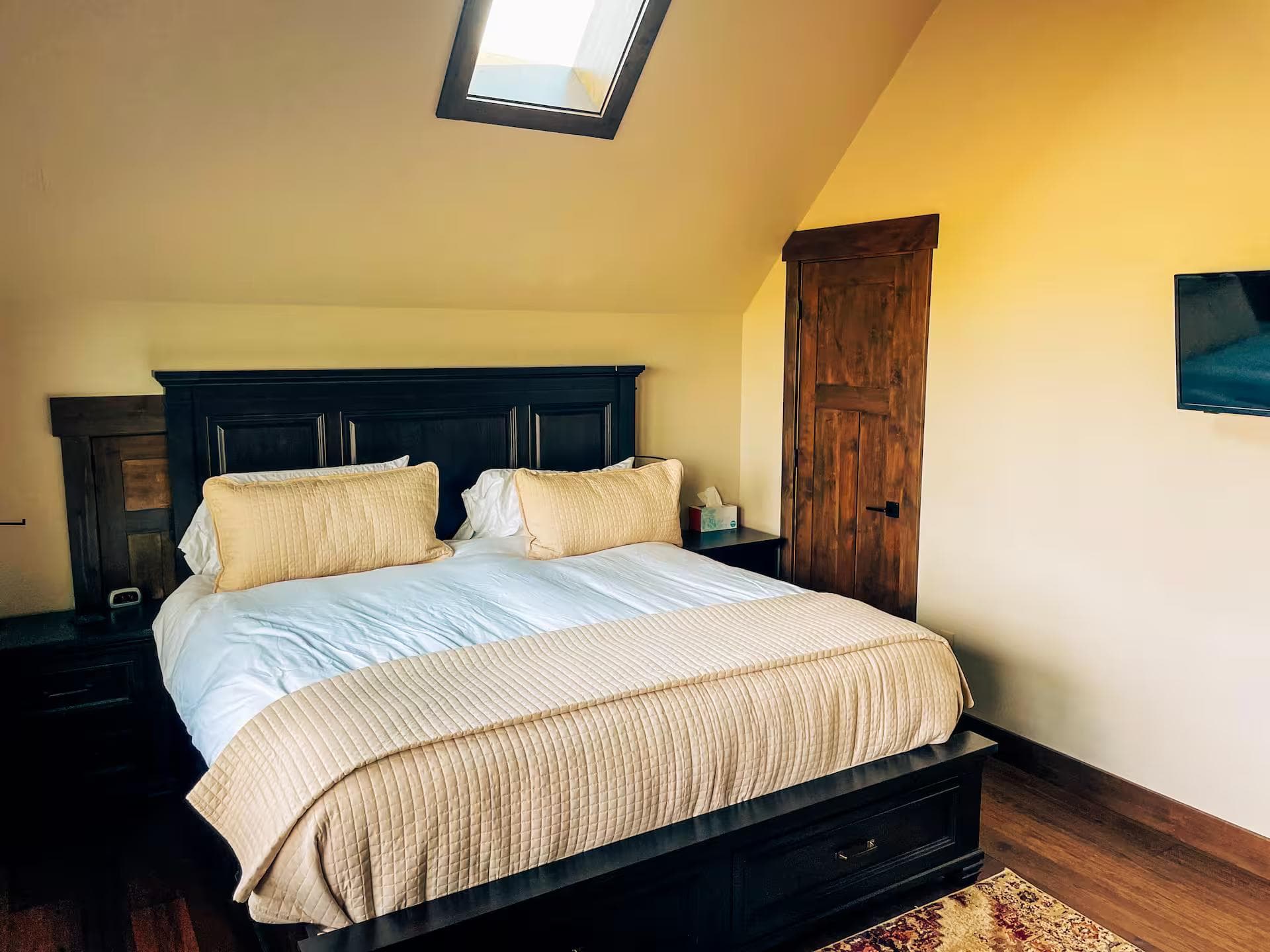 The second well-appointed bedroom